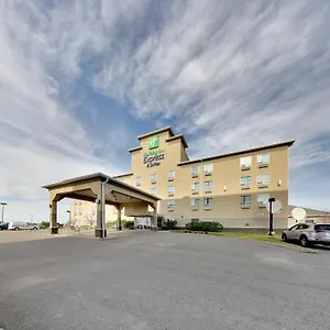 Express Hotel&suites - Edmonton International Airport Hotel